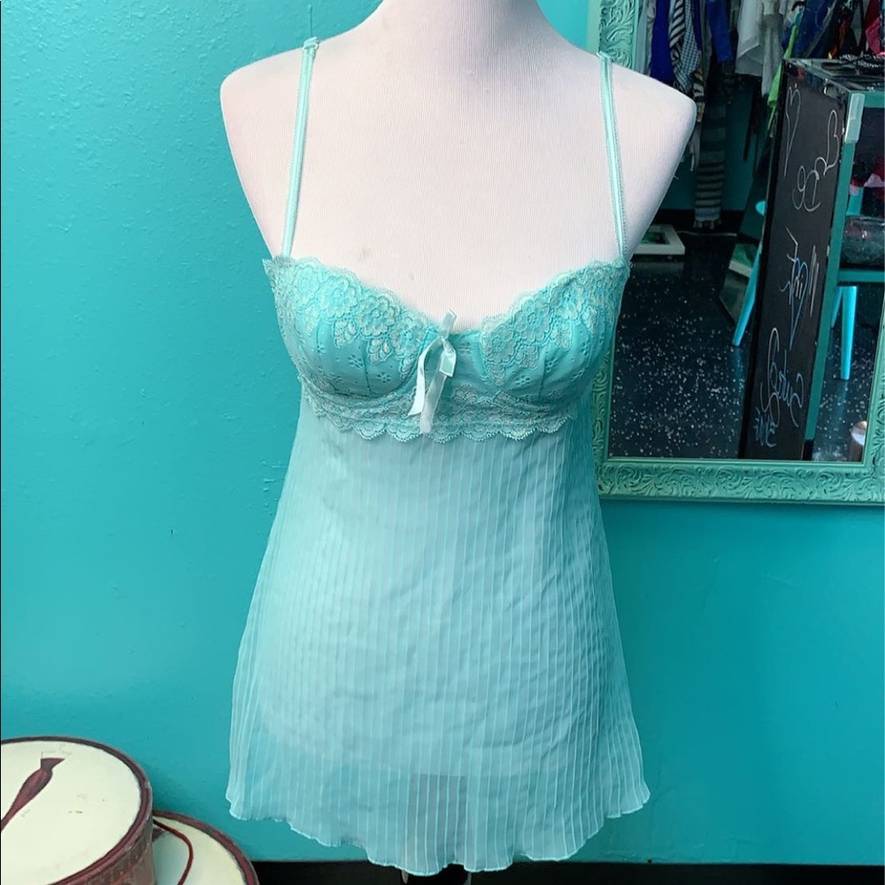 Lingerie - Picture 2 of 3